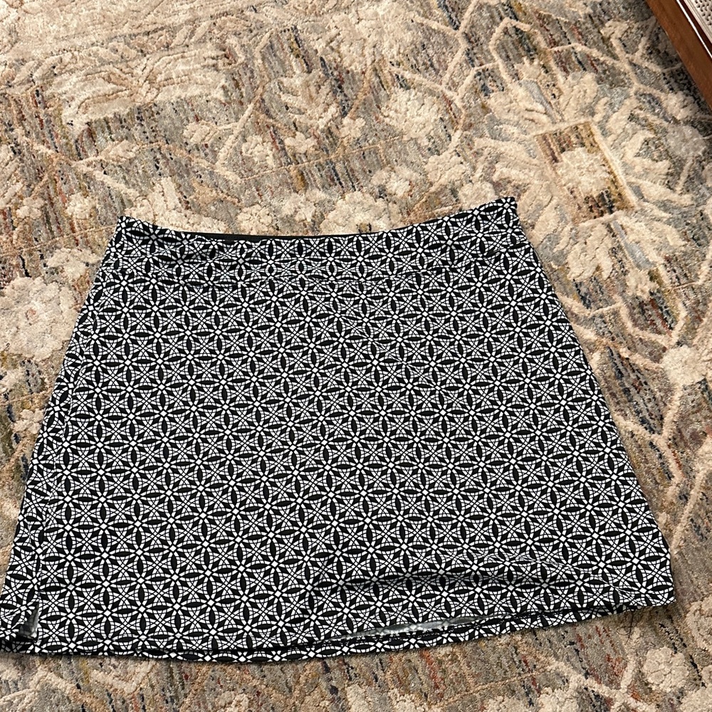 Elegant Black and White Patterned Skort